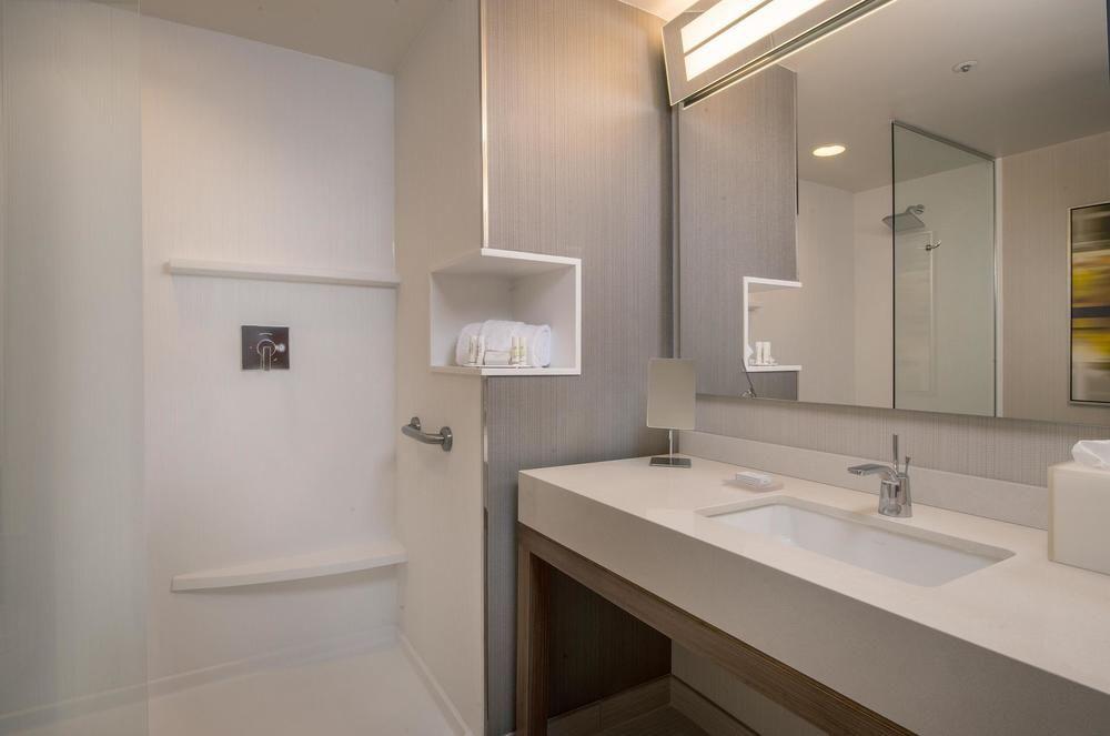 Courtyard By Marriott Winnipeg Airport Bagian luar foto