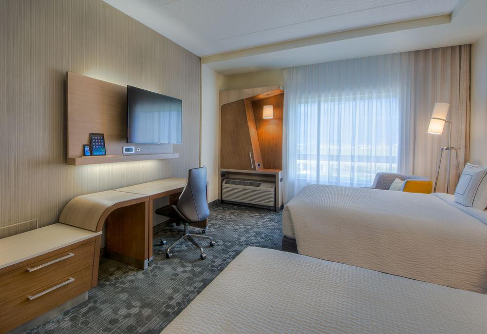 Courtyard By Marriott Winnipeg Airport Bagian luar foto
