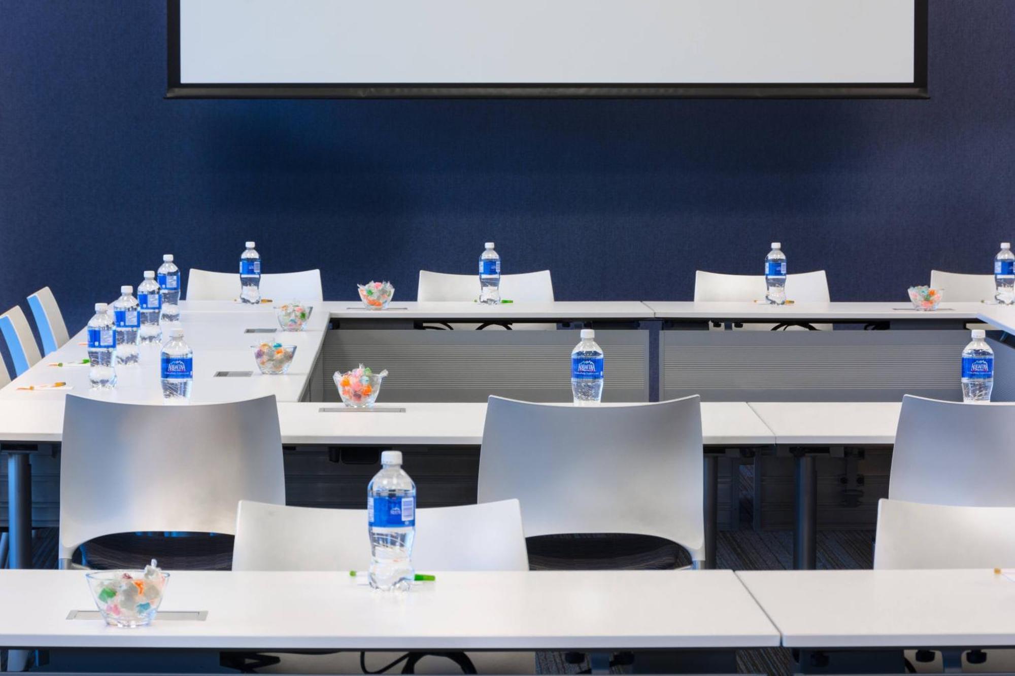 Courtyard By Marriott Winnipeg Airport Bagian luar foto