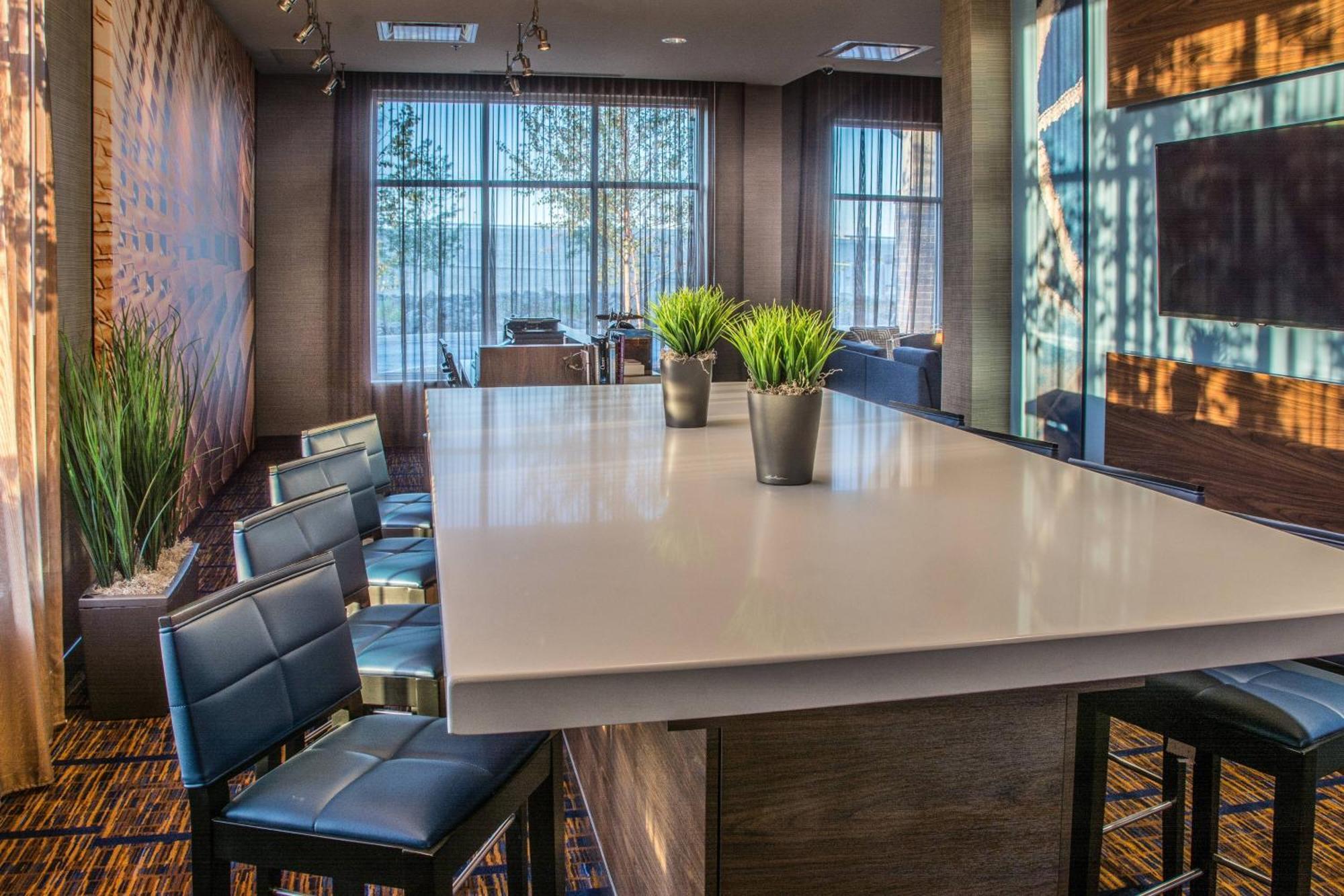 Courtyard By Marriott Winnipeg Airport Bagian luar foto
