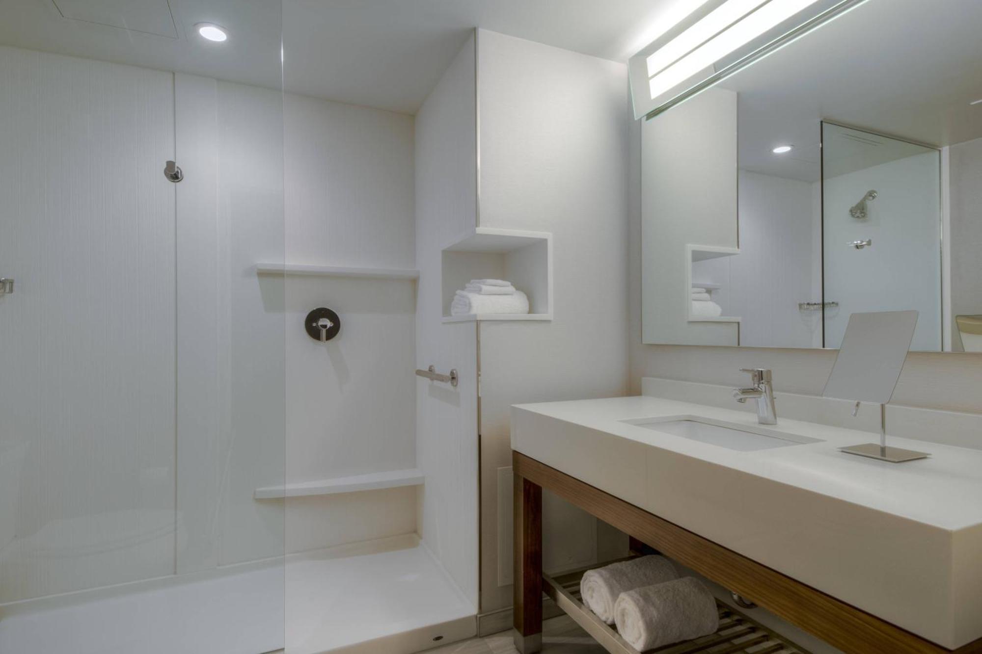 Courtyard By Marriott Winnipeg Airport Bagian luar foto