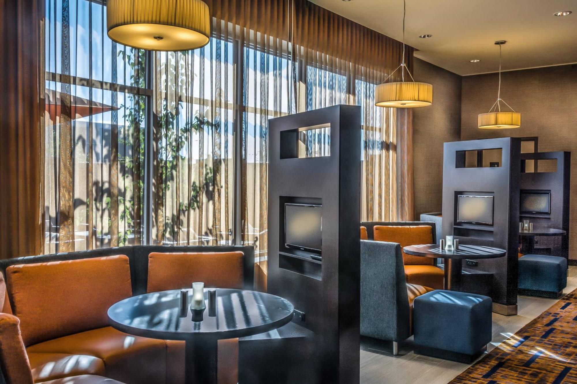 Courtyard By Marriott Winnipeg Airport Bagian luar foto