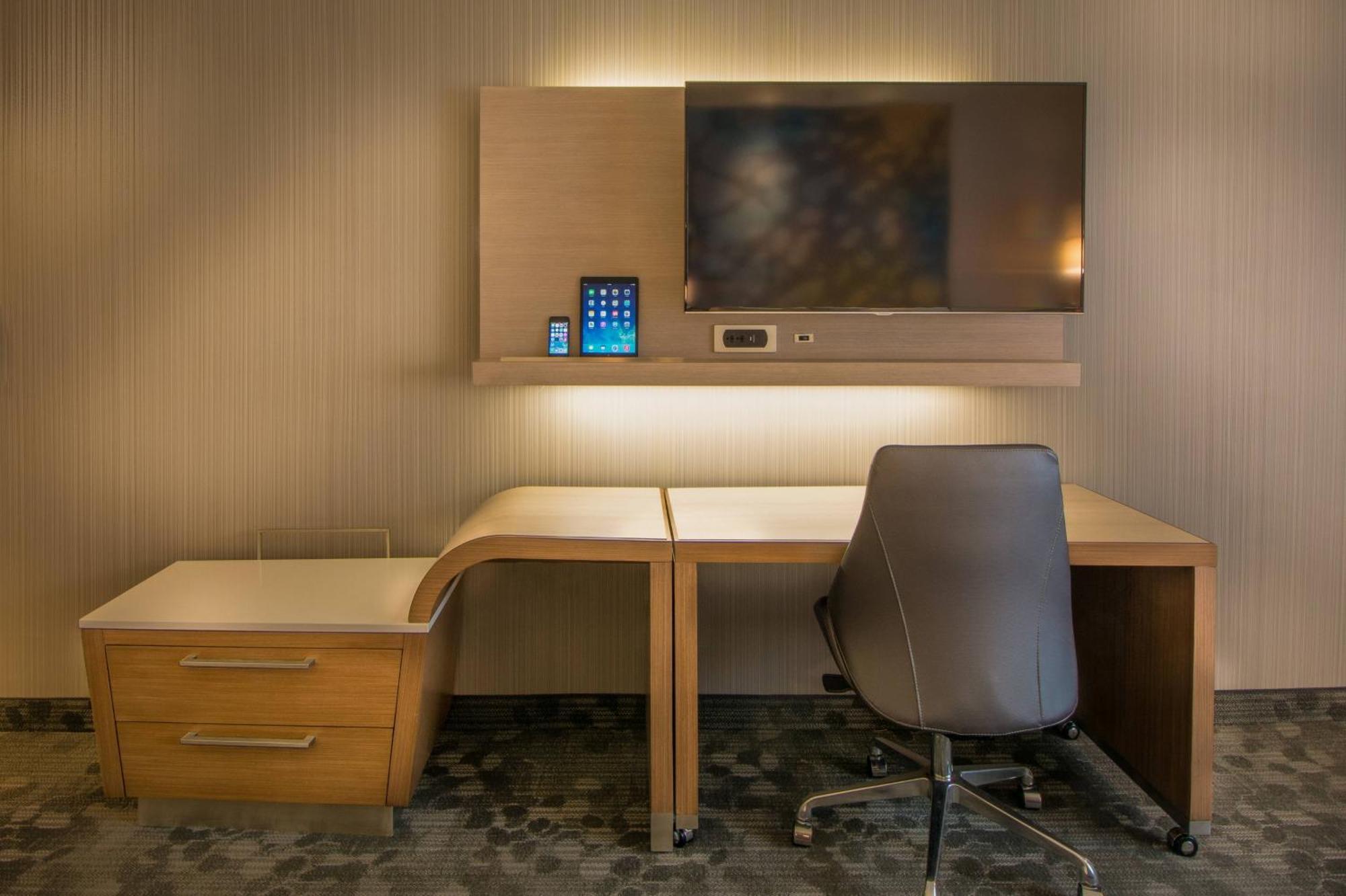 Courtyard By Marriott Winnipeg Airport Bagian luar foto