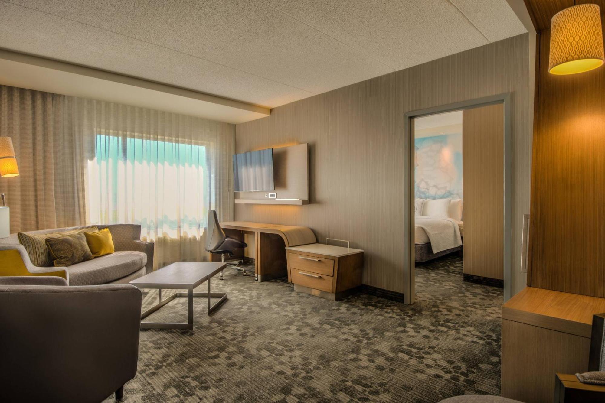 Courtyard By Marriott Winnipeg Airport Bagian luar foto